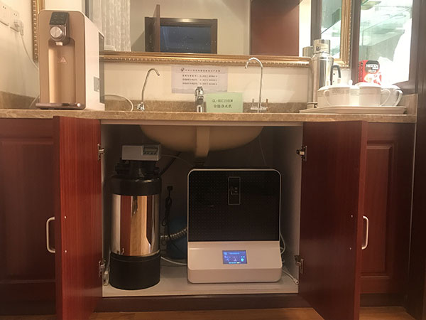 1097288408.jpg 1097288408.jpg